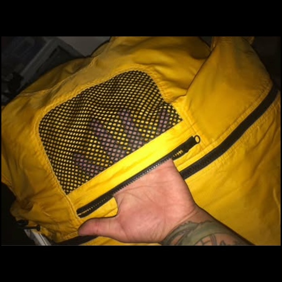 Tommy Hilfiger vintage Yellow Men's windbreaker - Picture 5 of 6